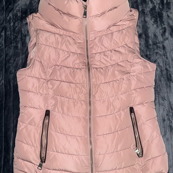 Zara Pink Quilted Puffer Vest with Dark Faux-Fur Collar - Picture 2 of 9